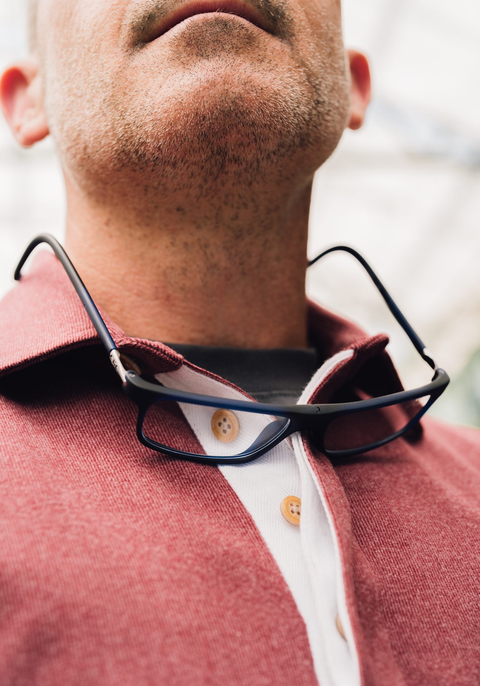 CliC readers hanging connected at the neck, magnetic bridge closed